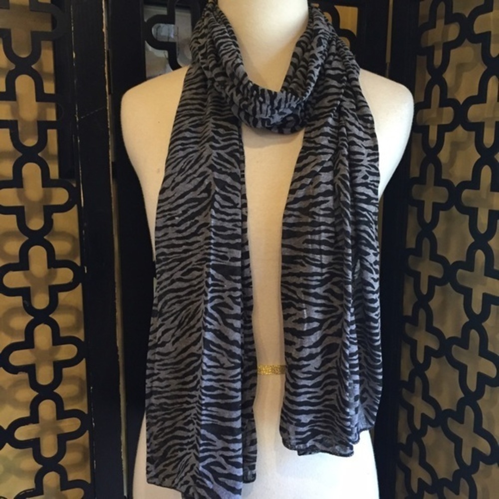 ANIMAL PRINT BLACK‎ GRAY T-SHIRT SCARF